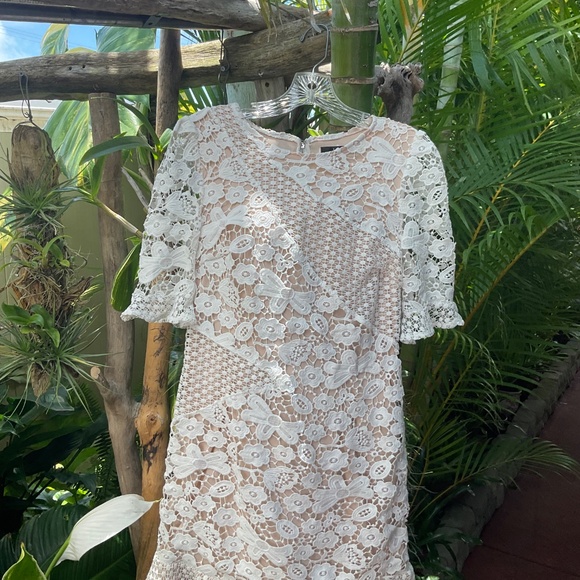 Lulu’s White Crocheted Eyelet Dress With Beige/Nude Lining - Size M - Picture 9 of 12